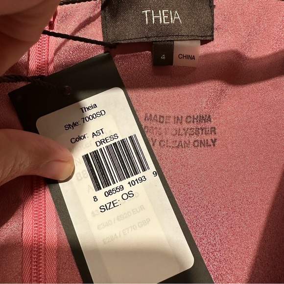 *SAMPLE* Theia Illusion Cape Sleeve Gown - size 4 - Picture 6 of 6